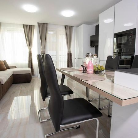 Апартамент За Гости Ивви-1 Appartement Burgas Stad Buitenkant foto